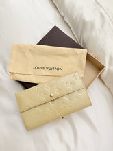 Load image into Gallery viewer, preloved Louis Vuitton Sarah Vernis Wallet