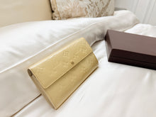 Load image into Gallery viewer, Louis Vuitton Sarah Wallet
